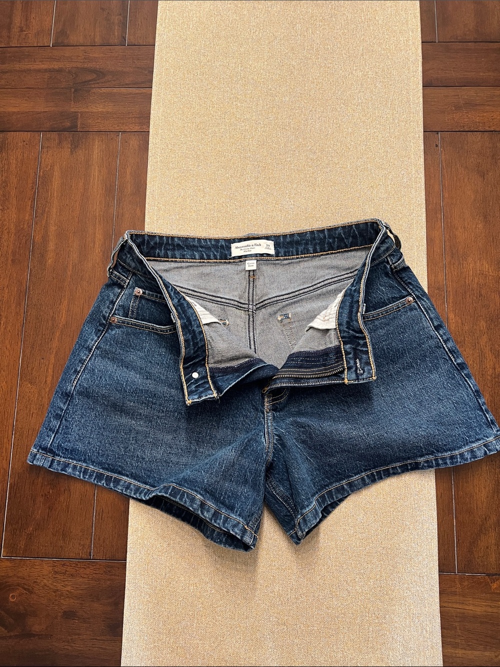 ❤️ Abercrombie & Fitch The A- Line Short Mid-Rise Curve Dark Blue Denim - Picture 3 of 6